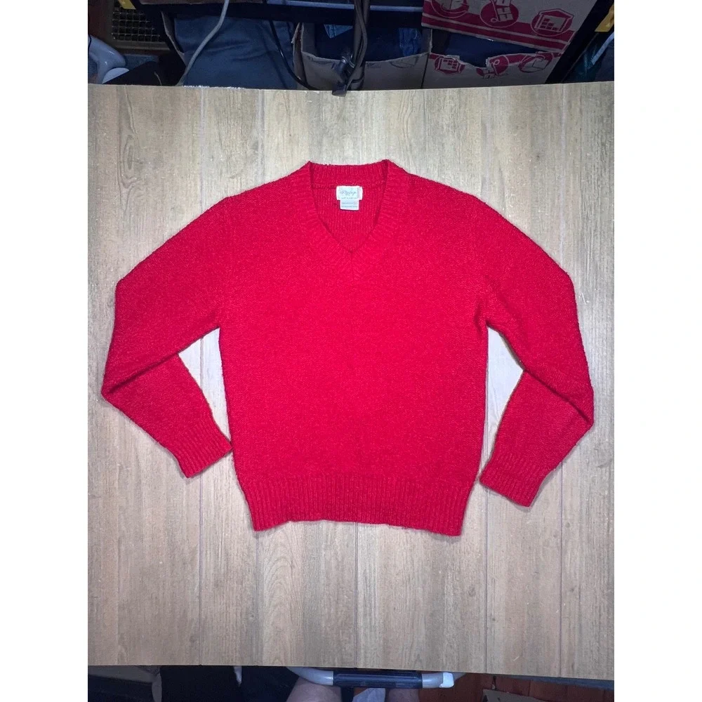 J Riggins Vintage Red V-Neck Knit Pullover Sweater Mens Medium Acrylic Hong Kong